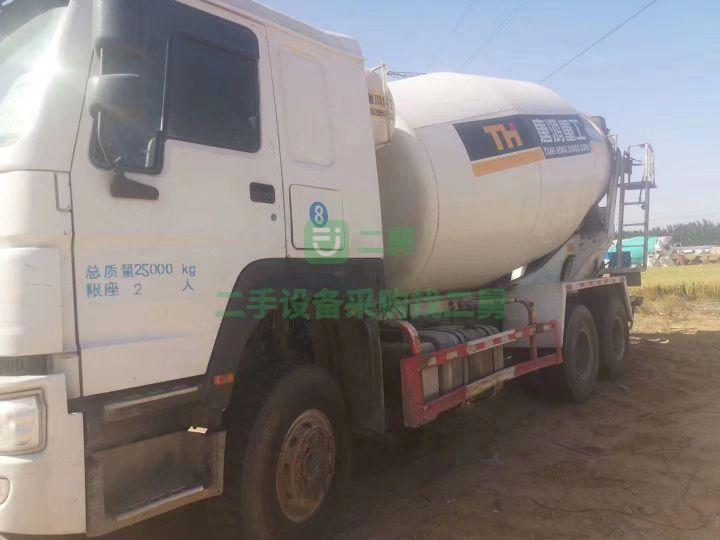 出售17年豪沃攪拌車，國五排放，要的抓緊了，亞特大二十