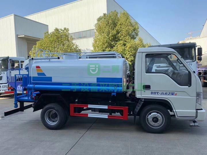 出售二手的九成新的灑水車