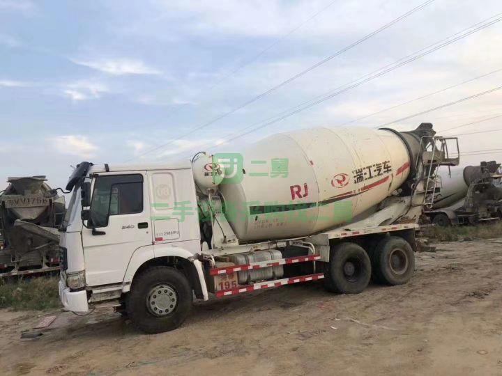 出售二手的豪沃瑞江上裝攪拌車