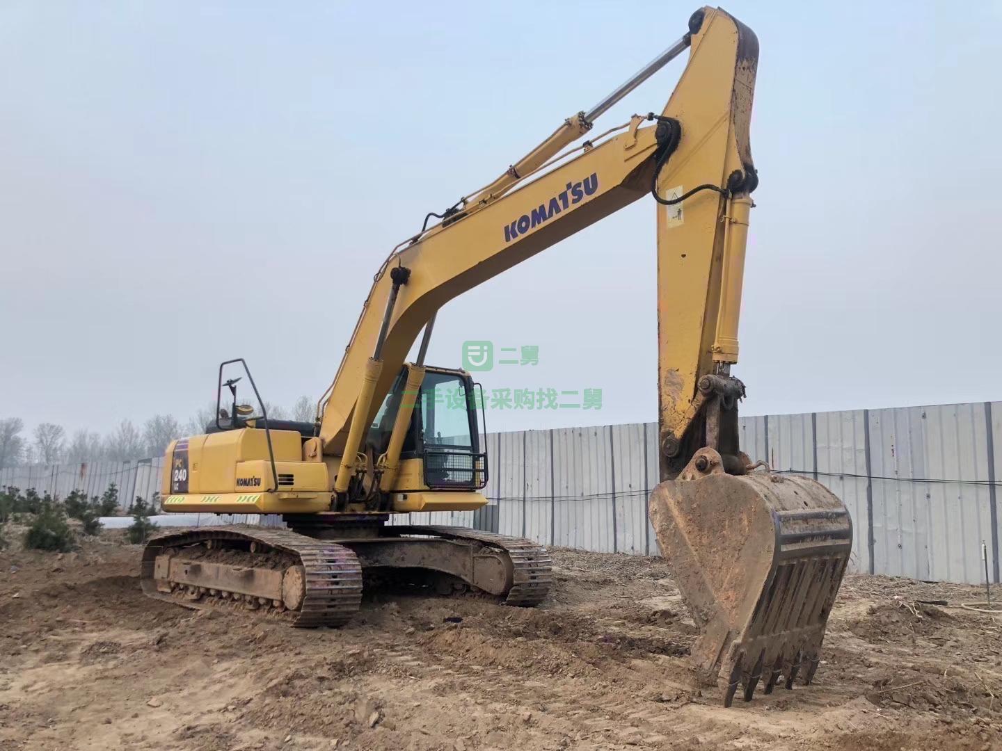 小松240-8挖掘機 工地干活車 性能免檢 支持試車看車 急售轉(zhuǎn)讓