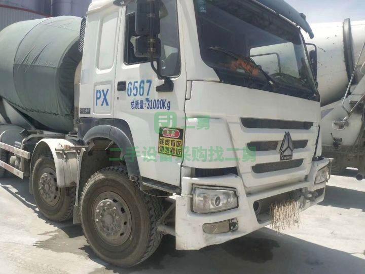轉(zhuǎn)讓兩臺(tái)17年5月豪沃中集通華20方罐攪拌車，剛做完年檢