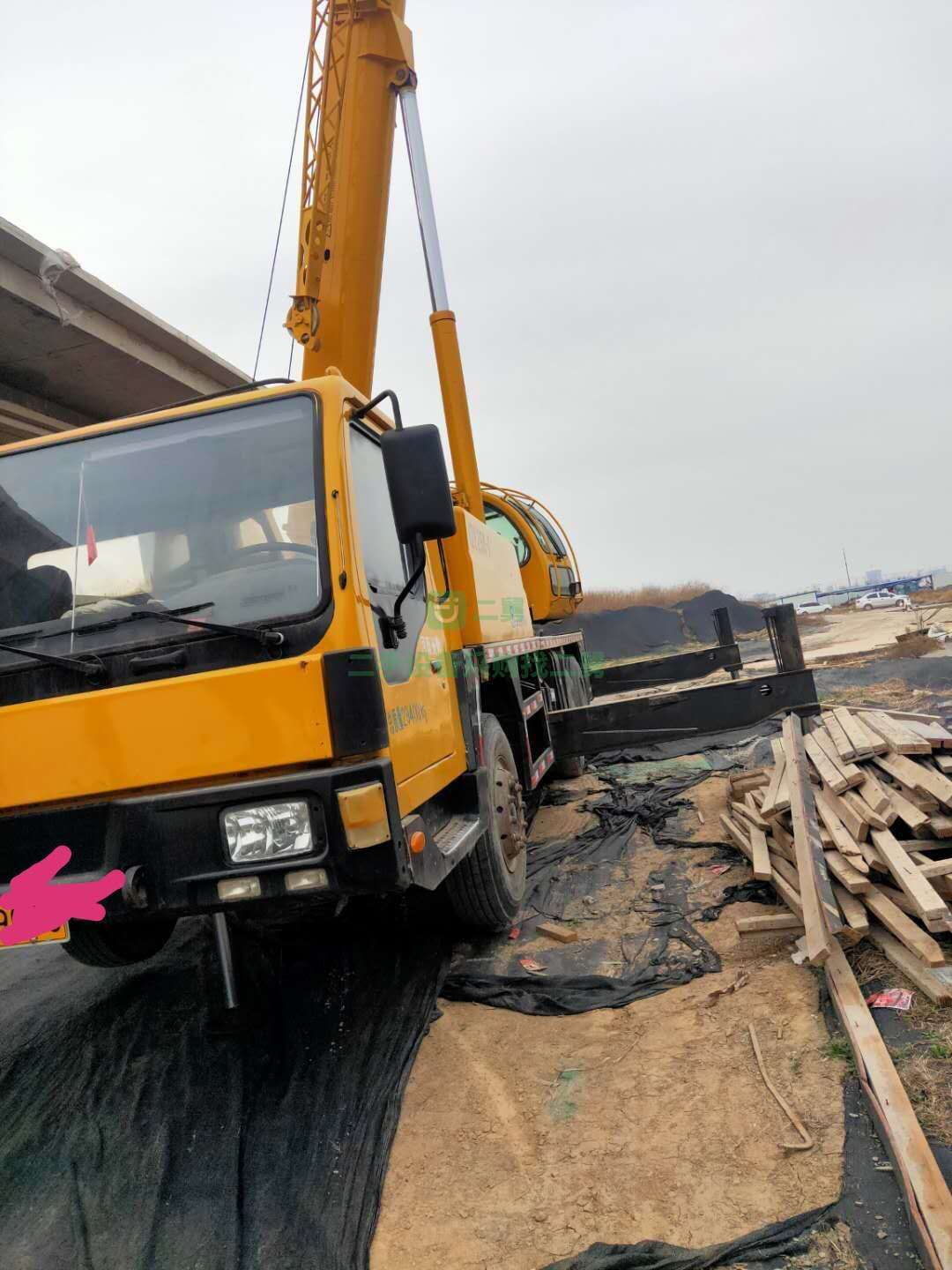 出售10年25噸吊車，手續齊全