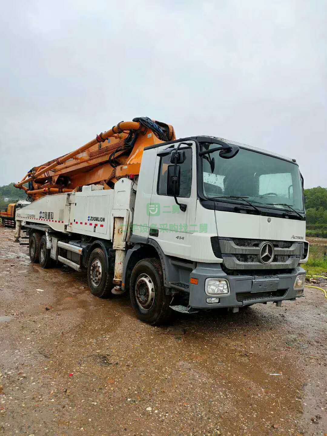 出售一臺(tái)13年出廠上牌中聯(lián)重科52米泵車
