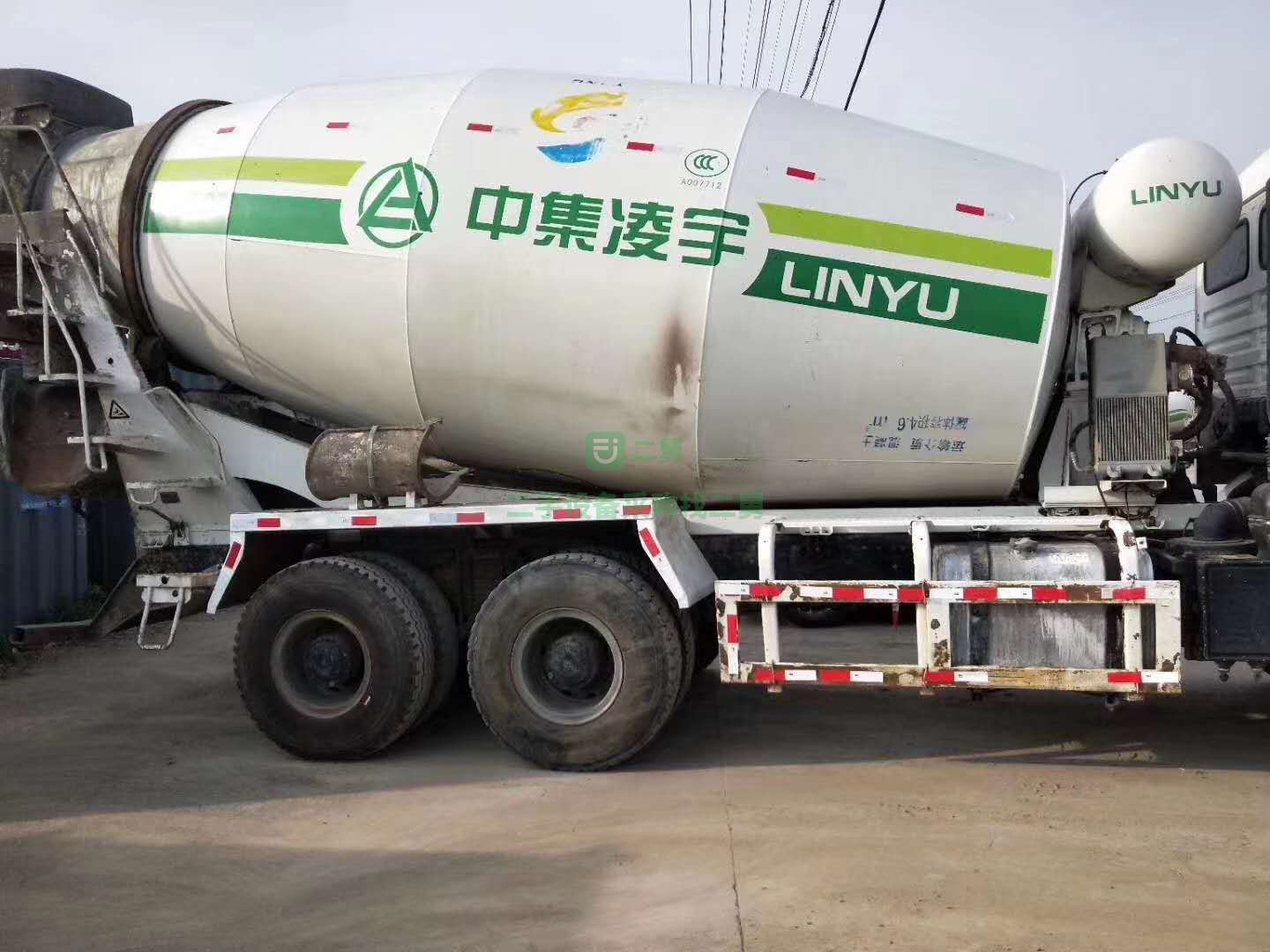 出售14年國3攪拌車，大14拉16方，兩節(jié)傳動軸三層大架，原車原版