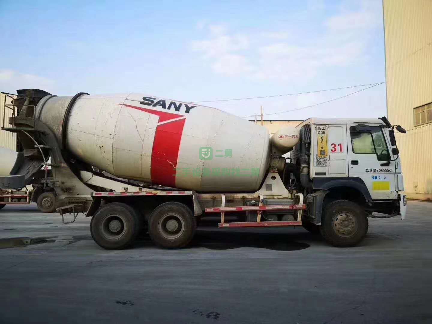 出售豪沃底盤三一上裝攪拌車，大12方14年12月份，15年干活，車況極品
