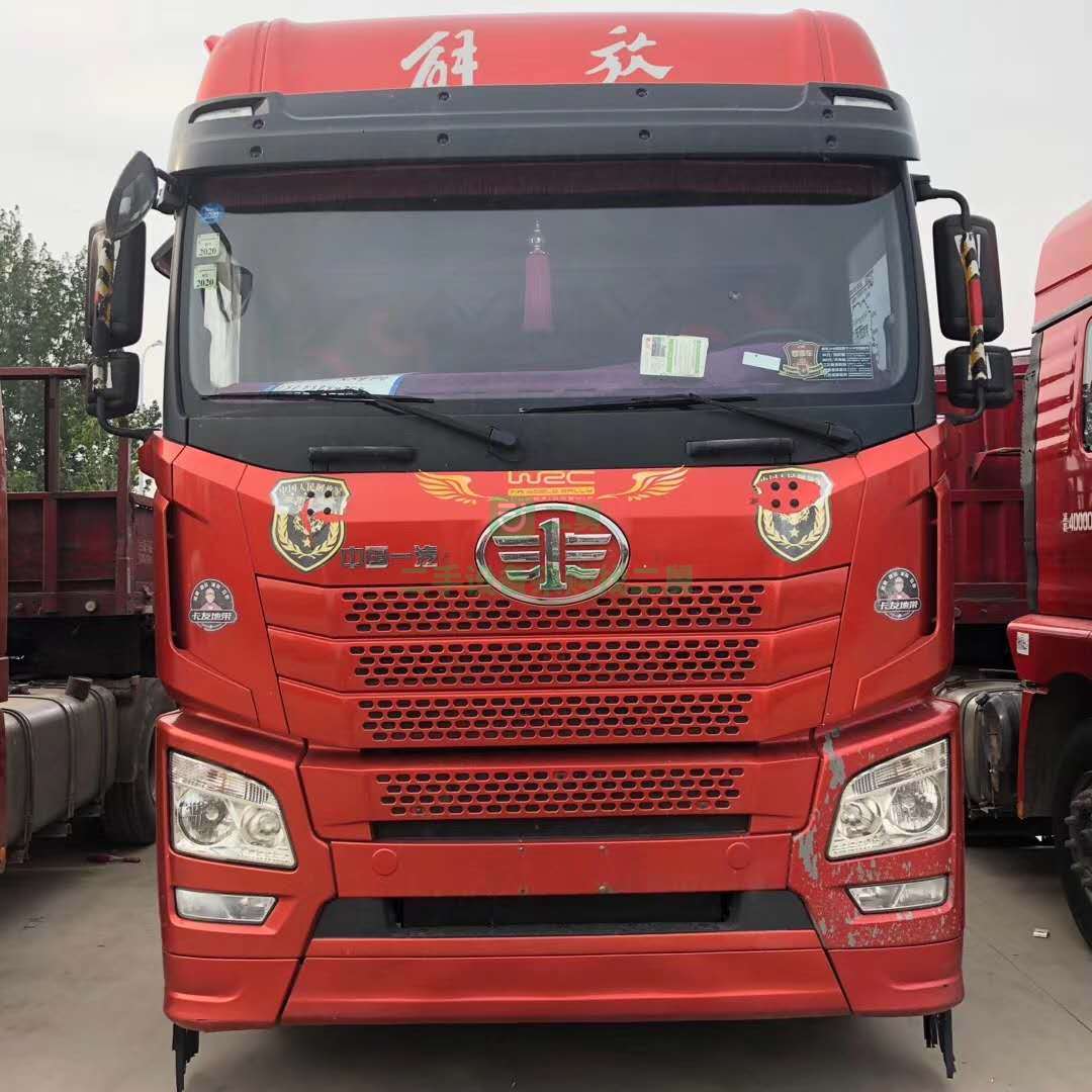 出售16年8月上戶解放JH6牽引車，460馬力國四排放，帶13米高地板掛車，同步上戶