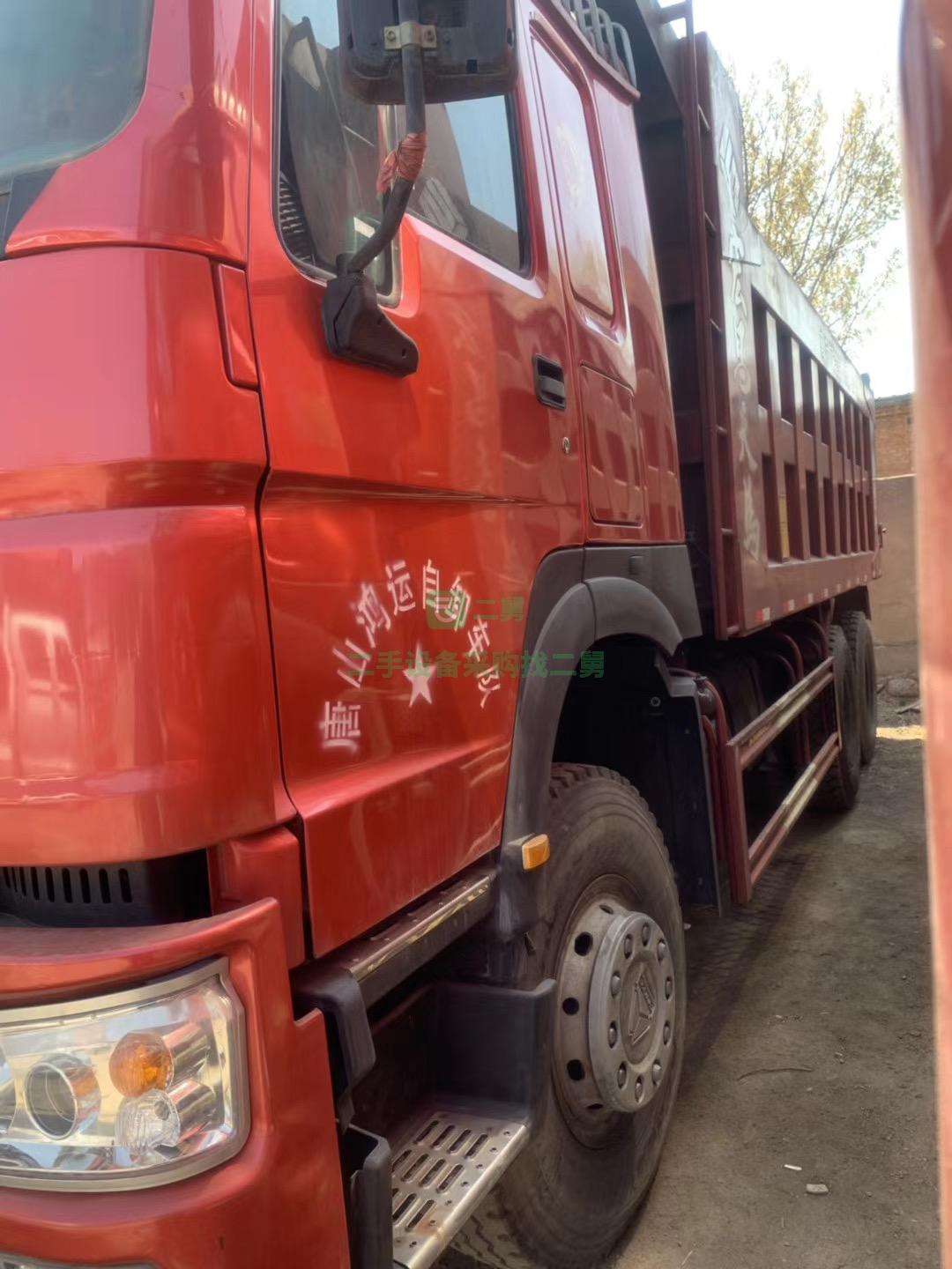 出售18年豪沃后八輪自卸車，無手續，箱長5米6到6米，礦山一體大箱