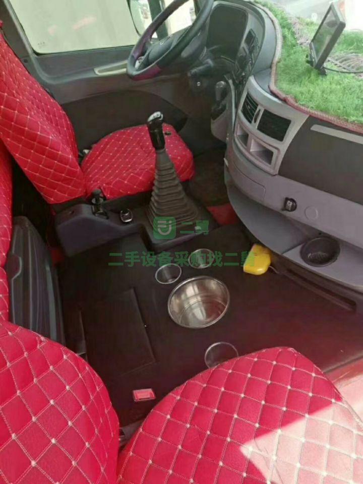 出售汕德卡540馬力帶液緩牽引車