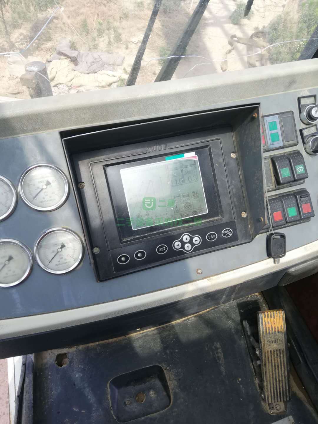 出售一臺12年8月份中聯25噸五節臂吊車
