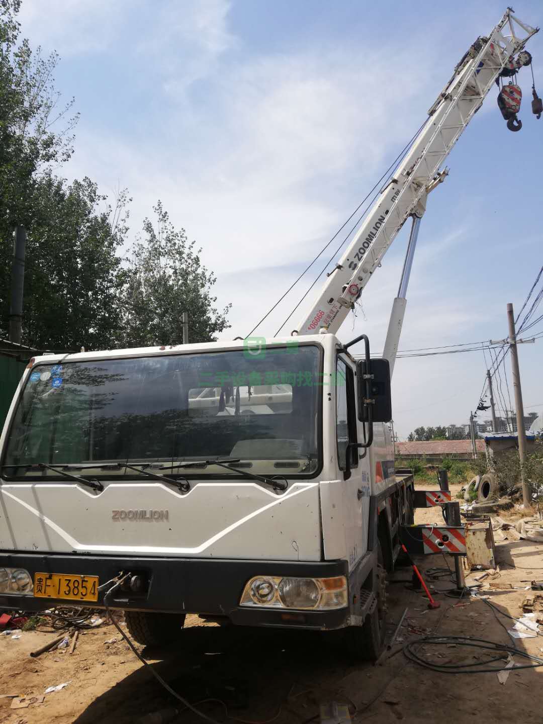 出售一臺12年8月份中聯25噸五節臂吊車