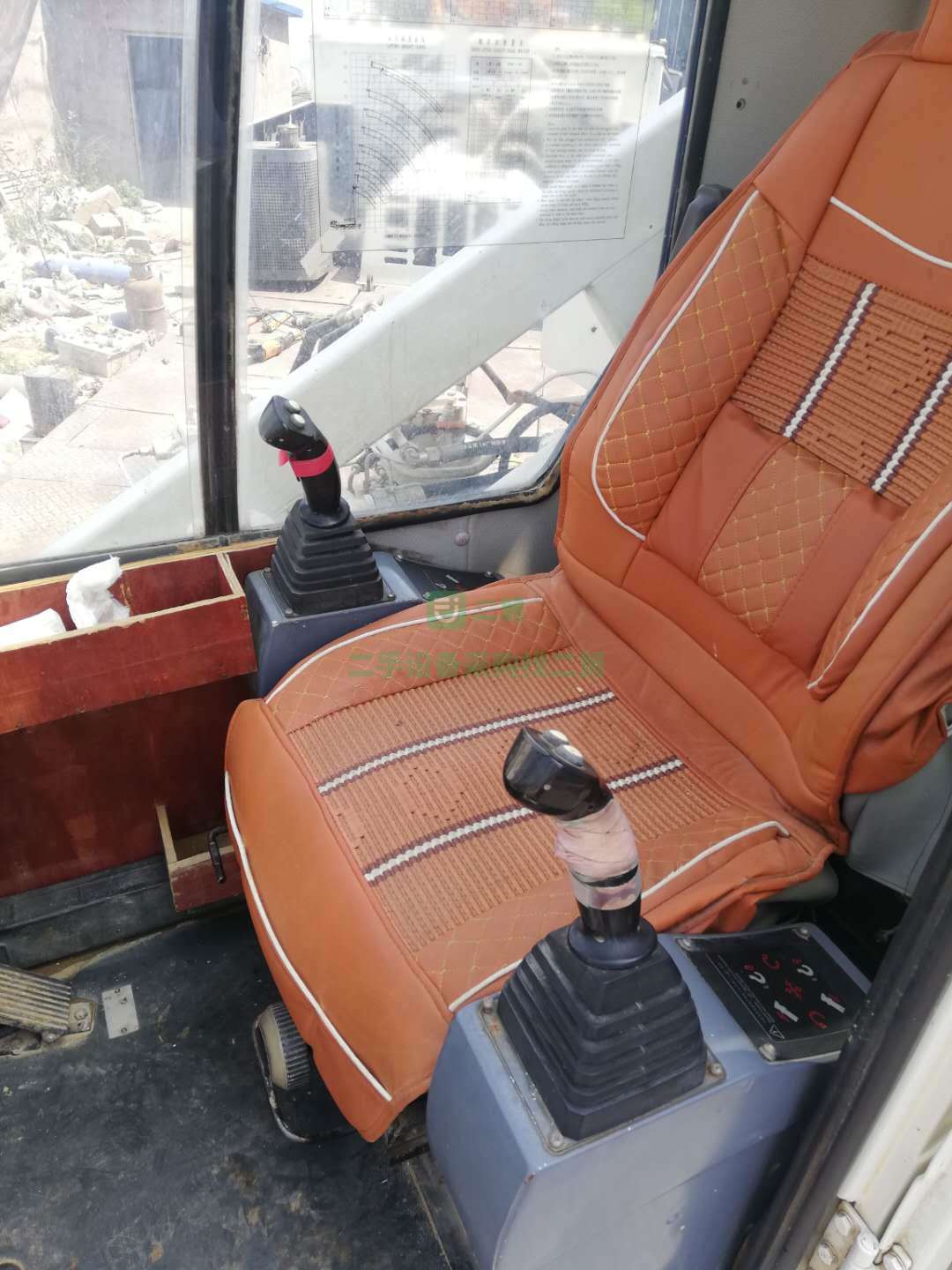 出售一臺12年8月份中聯25噸五節臂吊車