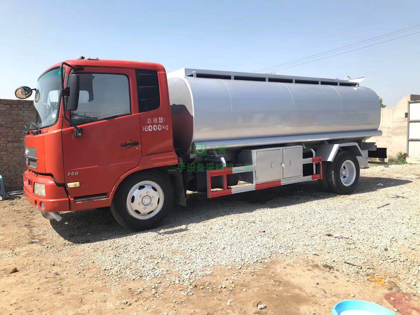 出售東風(fēng)天錦10噸加油車 配備全新罐體