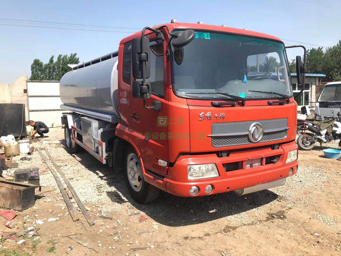 出售東風(fēng)天錦10噸加油車 配備全新罐體