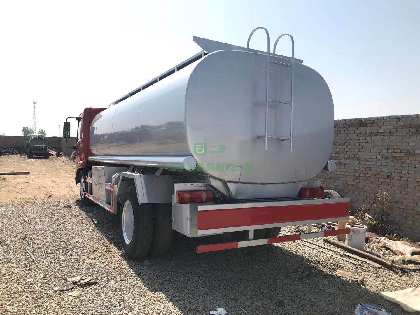 出售東風(fēng)天錦10噸加油車 配備全新罐體
