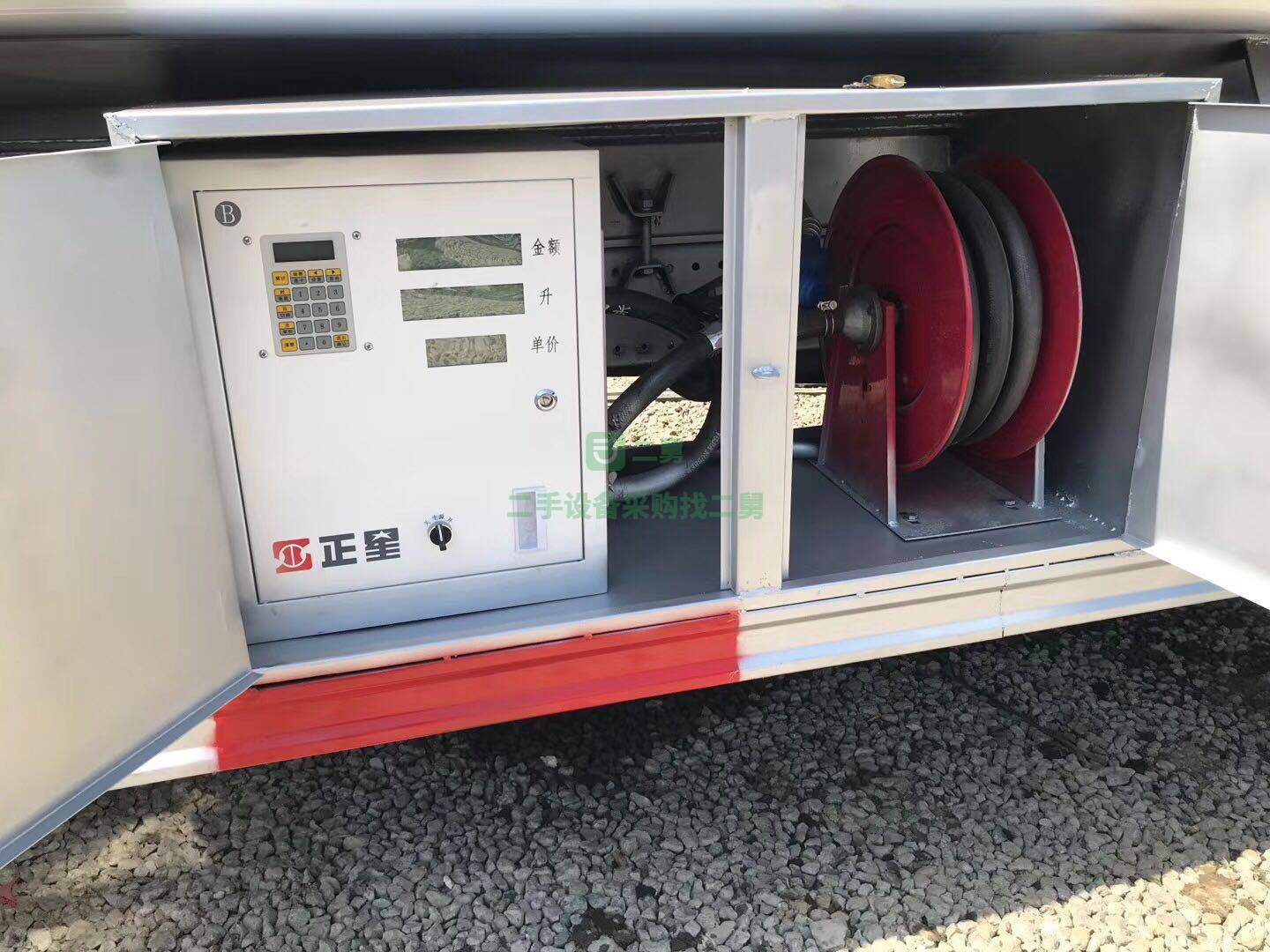 出售東風(fēng)天錦10噸加油車 配備全新罐體
