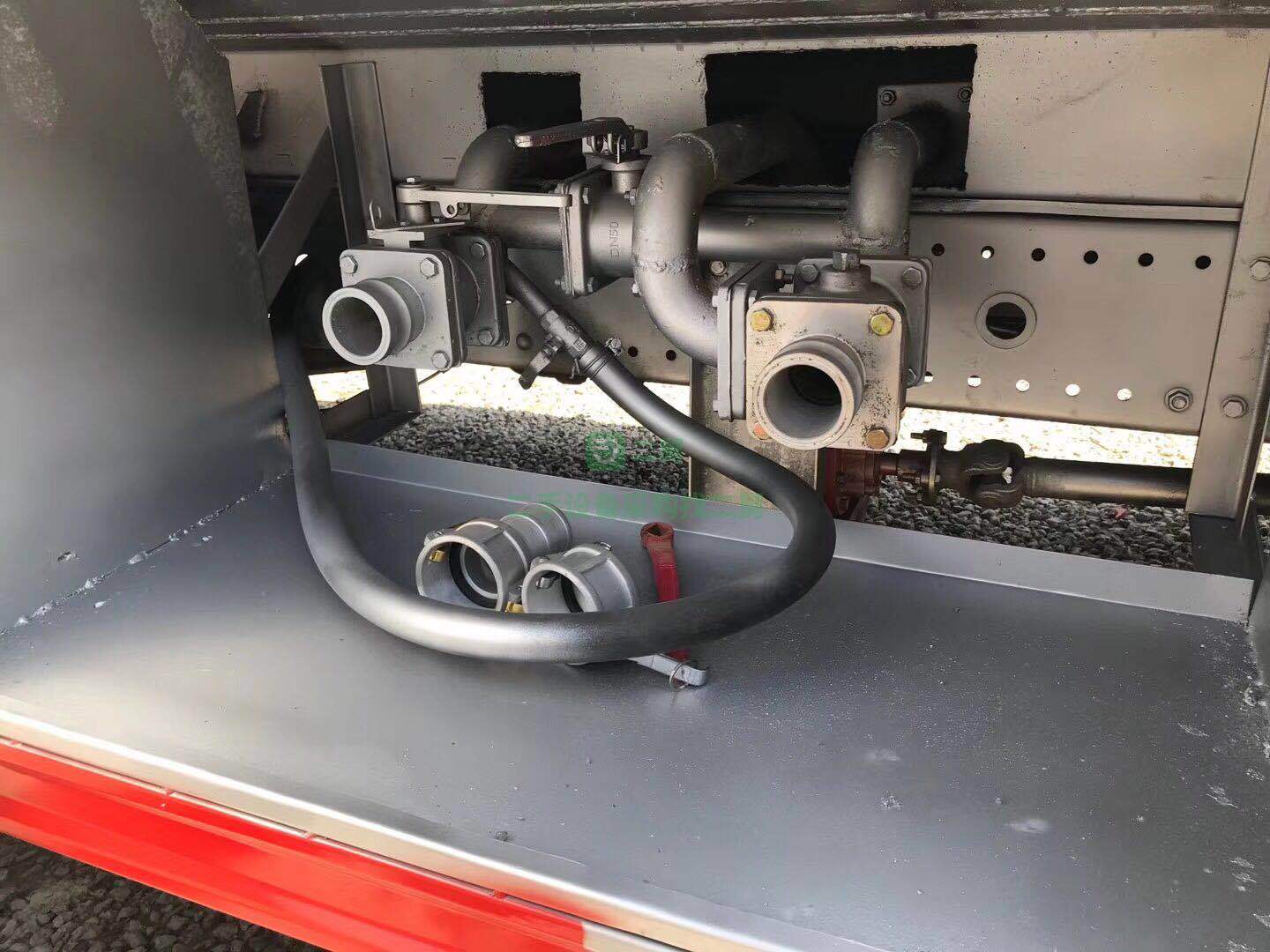 出售東風(fēng)天錦10噸加油車 配備全新罐體