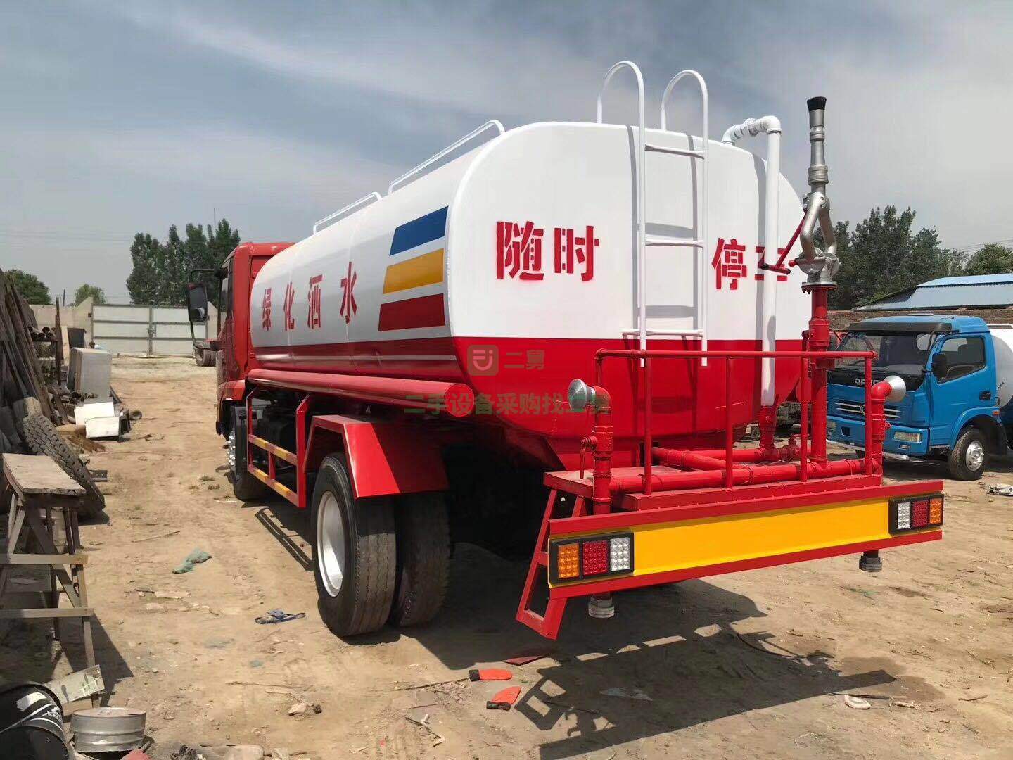 出售東風(fēng)天錦12方灑水車16年 全新罐體