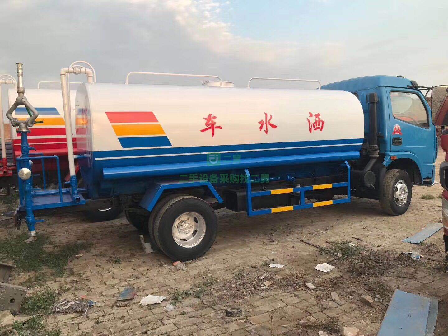 出售東風多利卡八噸灑水車16年 全新罐體