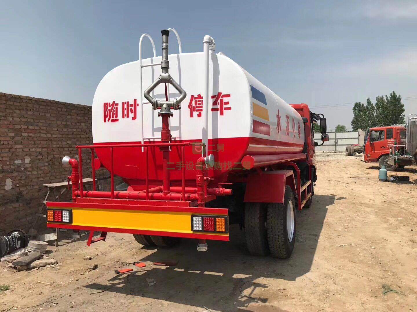 出售東風(fēng)天錦12方灑水車16年 全新罐體