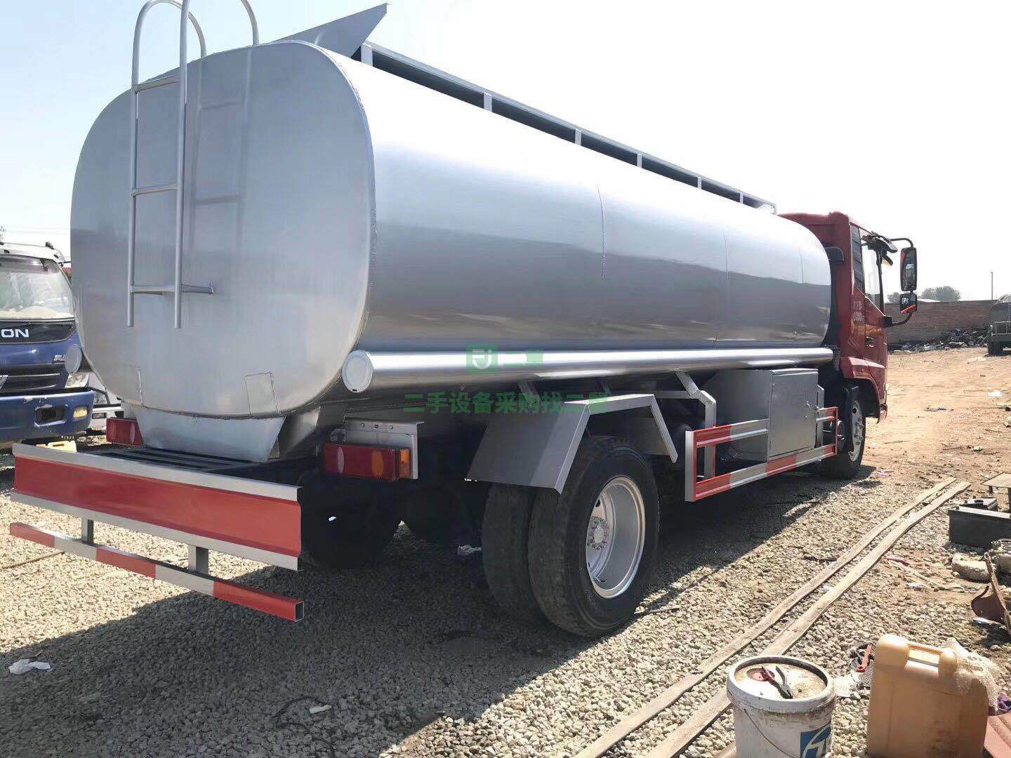 出售東風(fēng)天錦10噸加油車 配備全新罐體