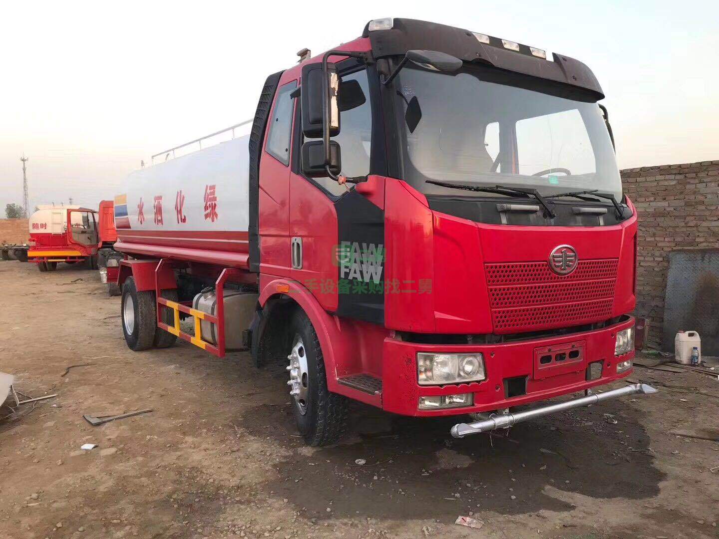 出售解放j_6灑水車16年十二方罐體