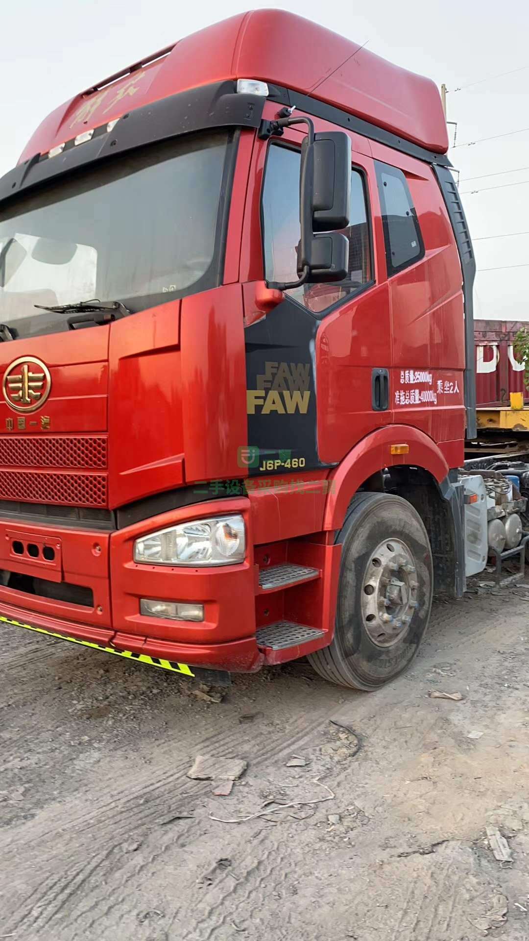 出售17年2月460馬力j6雙驅輕體牽引車，輪胎九成新