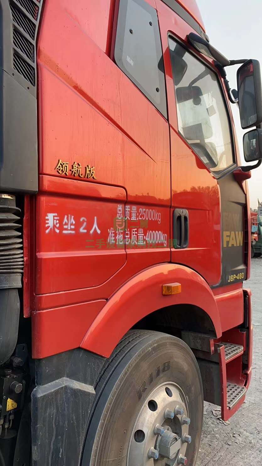 出售17年2月460馬力j6雙驅輕體牽引車，輪胎九成新