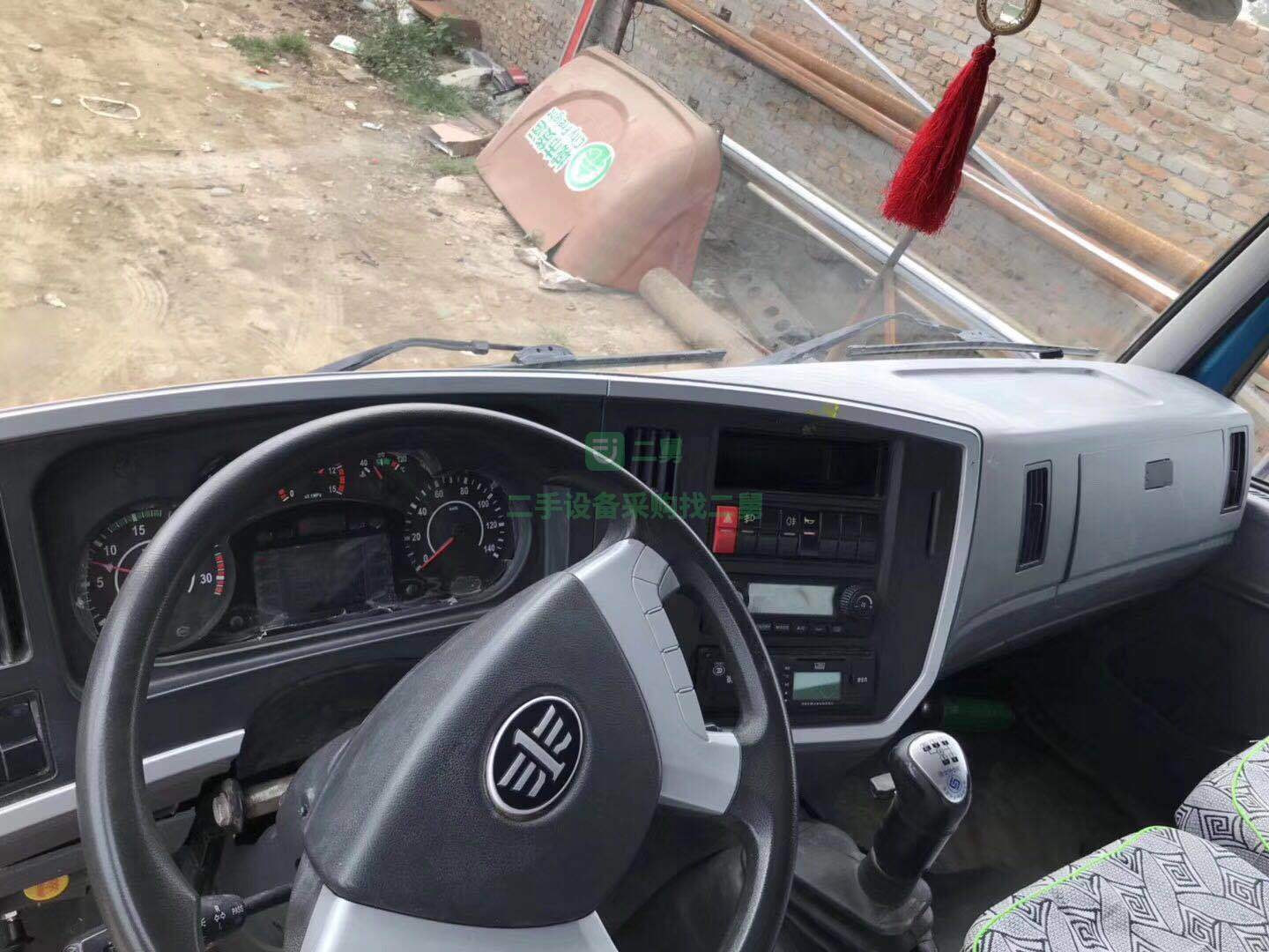 出售16年解放龍V15噸灑水車全新罐體