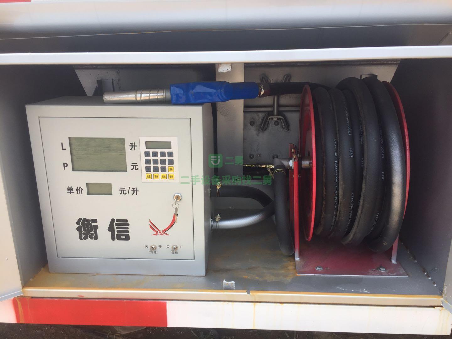 出售16年解放J_6 油罐車12噸罐體 配備全新罐體