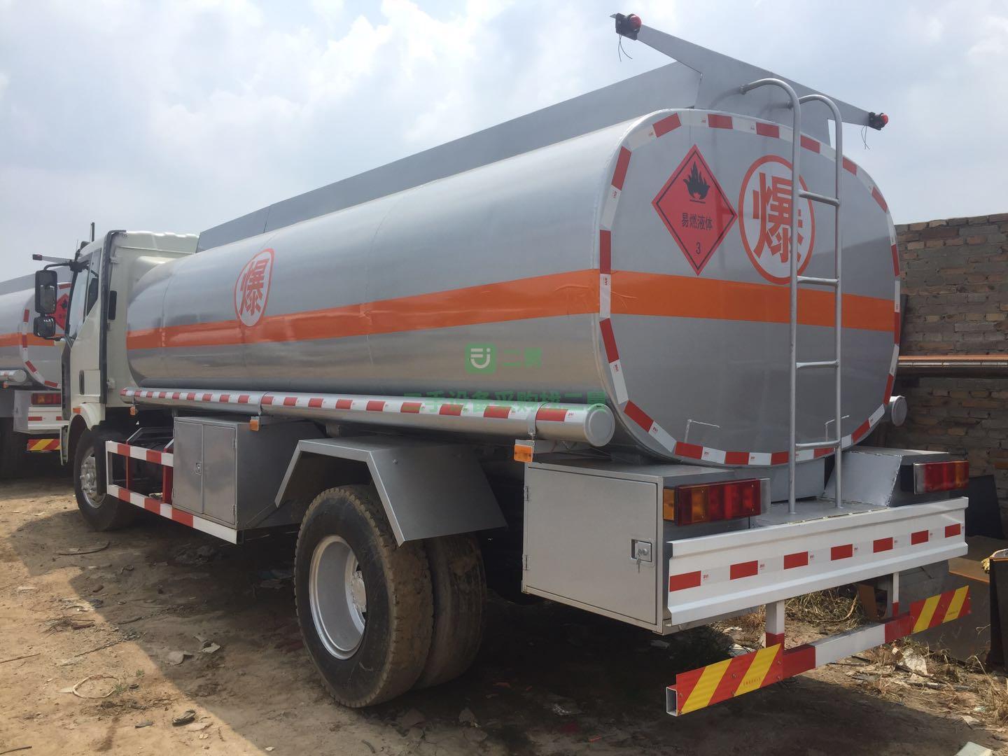 出售16年解放J_6 油罐車12噸罐體 配備全新罐體