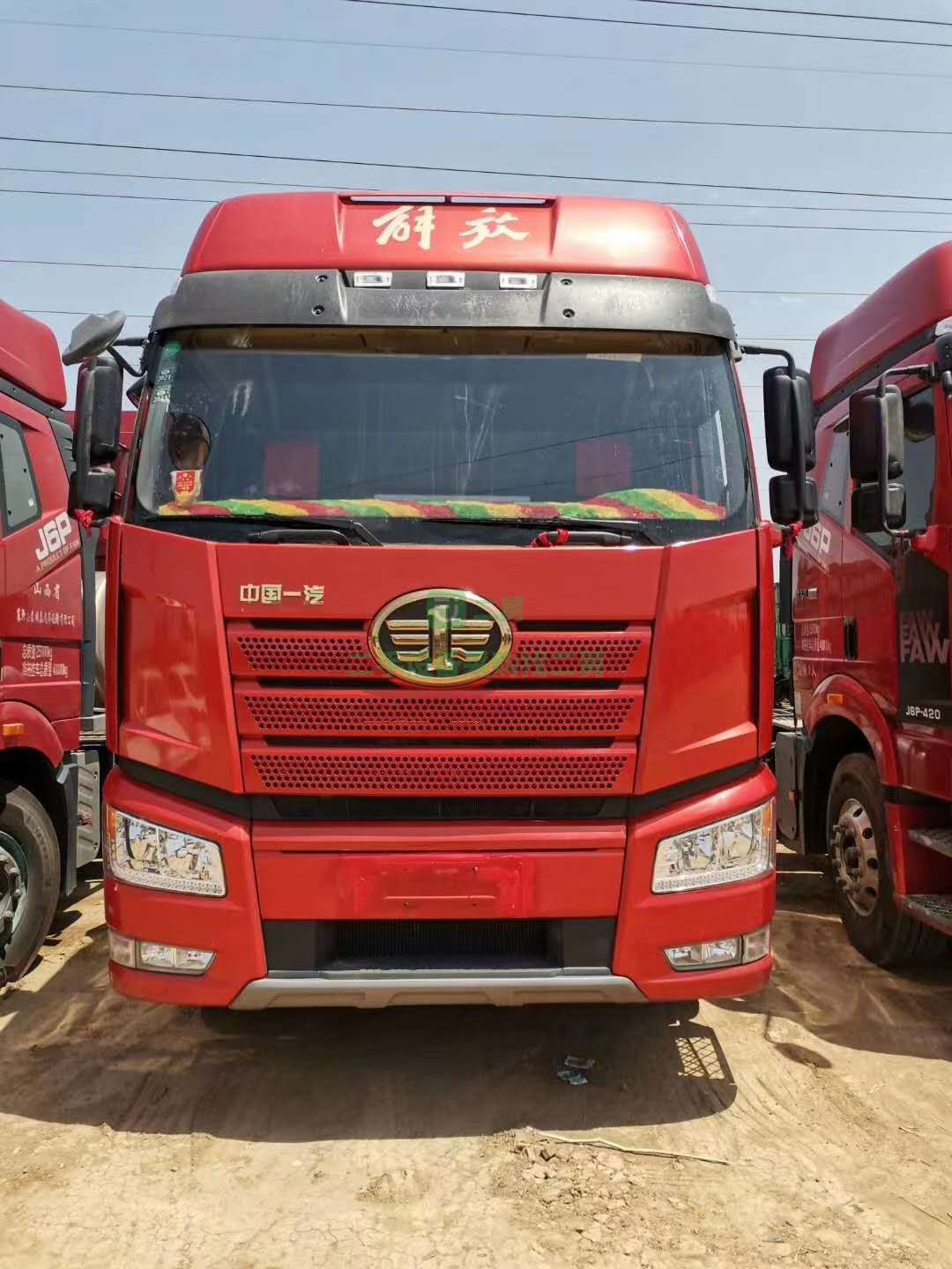 出售18年5月全保險，新款解放牽引車500馬力   全車鋁合金輪轂 原車原版首付8萬
