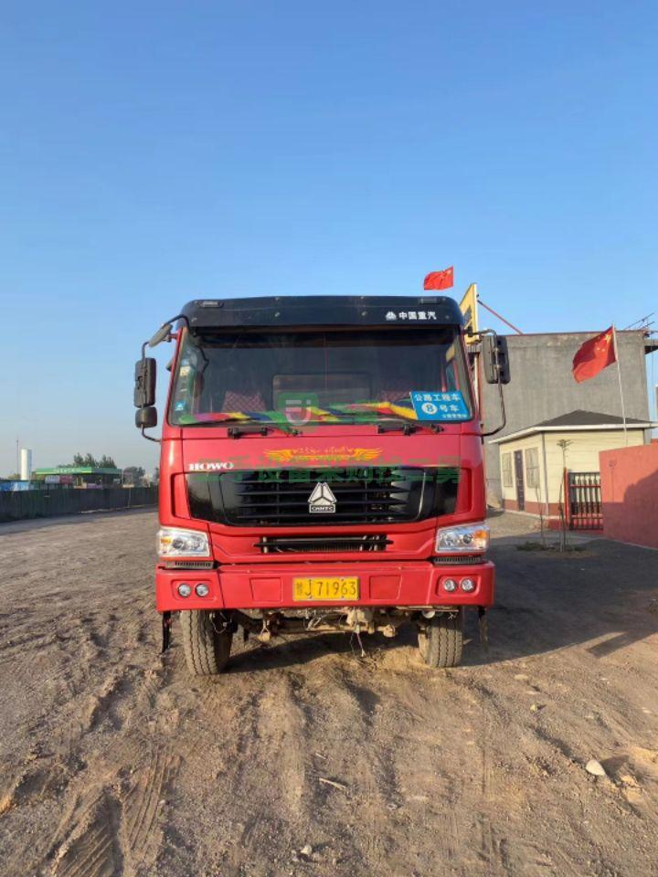 出售二手的12年的豪沃后八輪自卸車