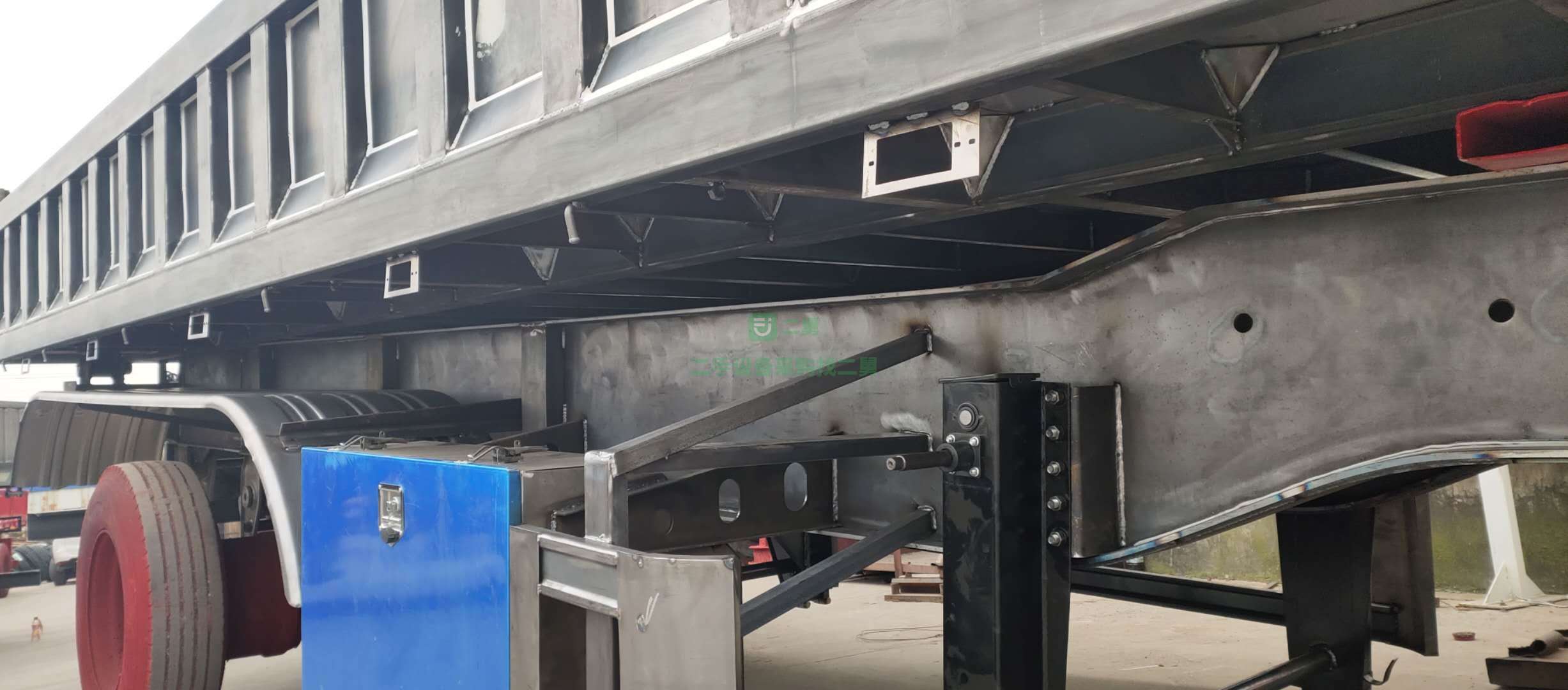 低價出售一臺標載半掛車，整車原版