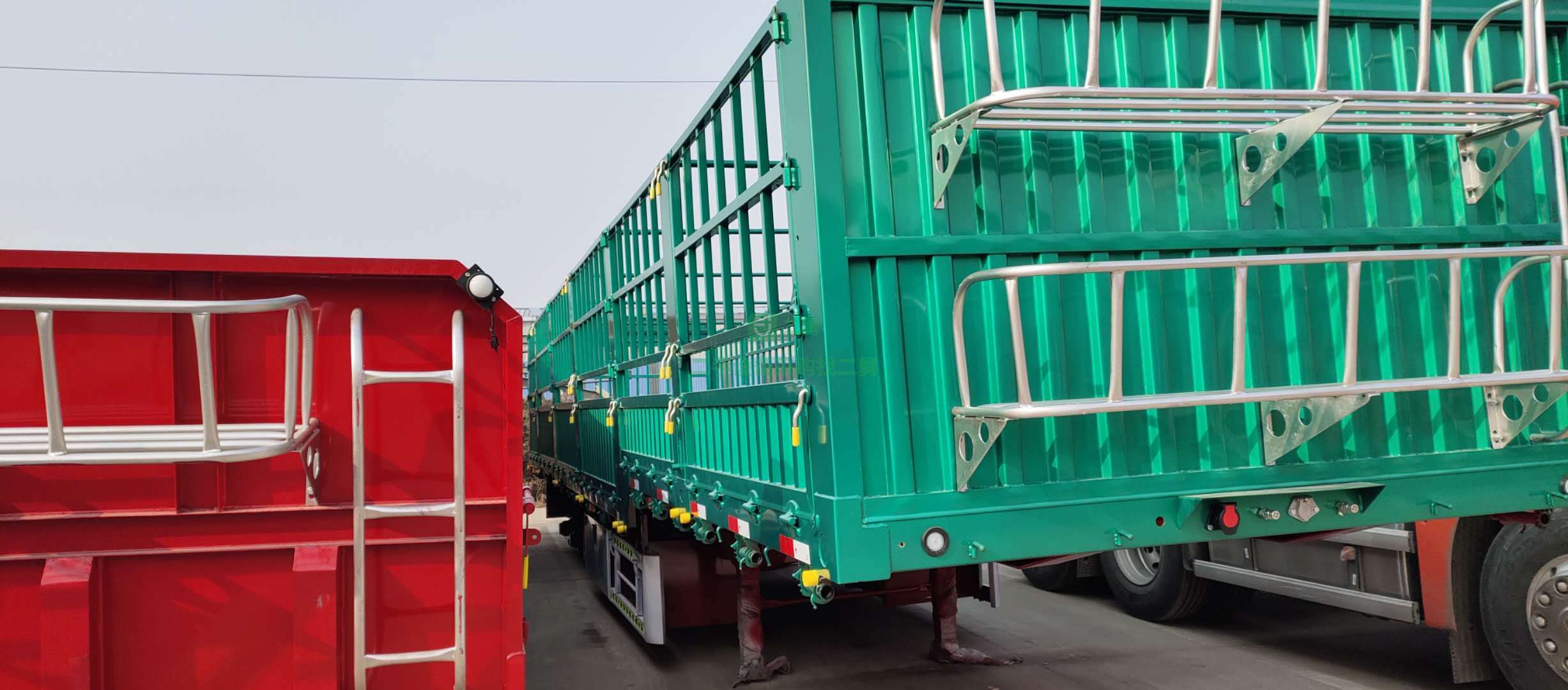 低價急轉一輛九成新側翻花籃半掛車，車況極品