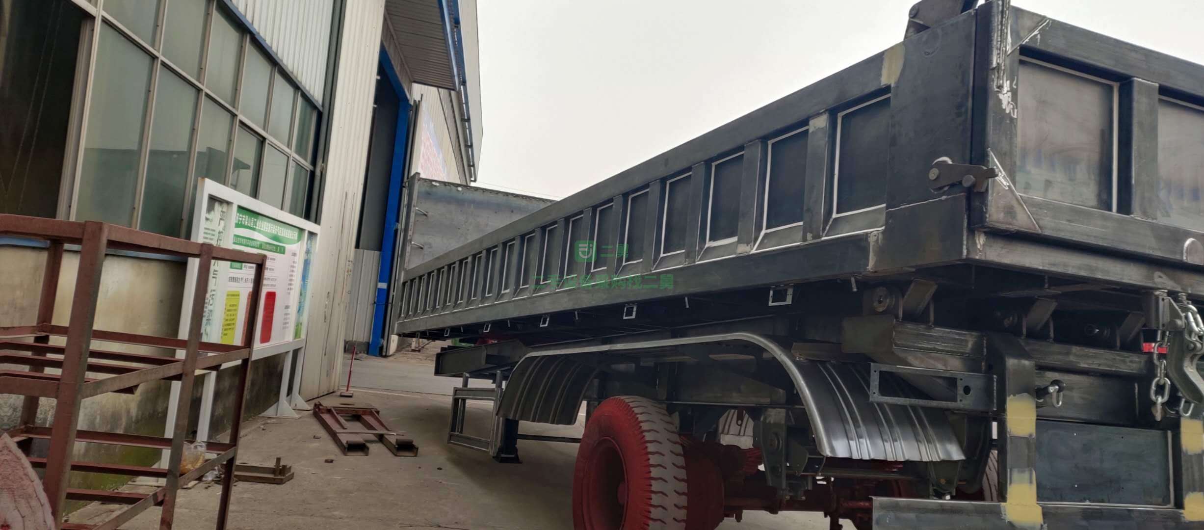 低價出售一臺標載半掛車，整車原版