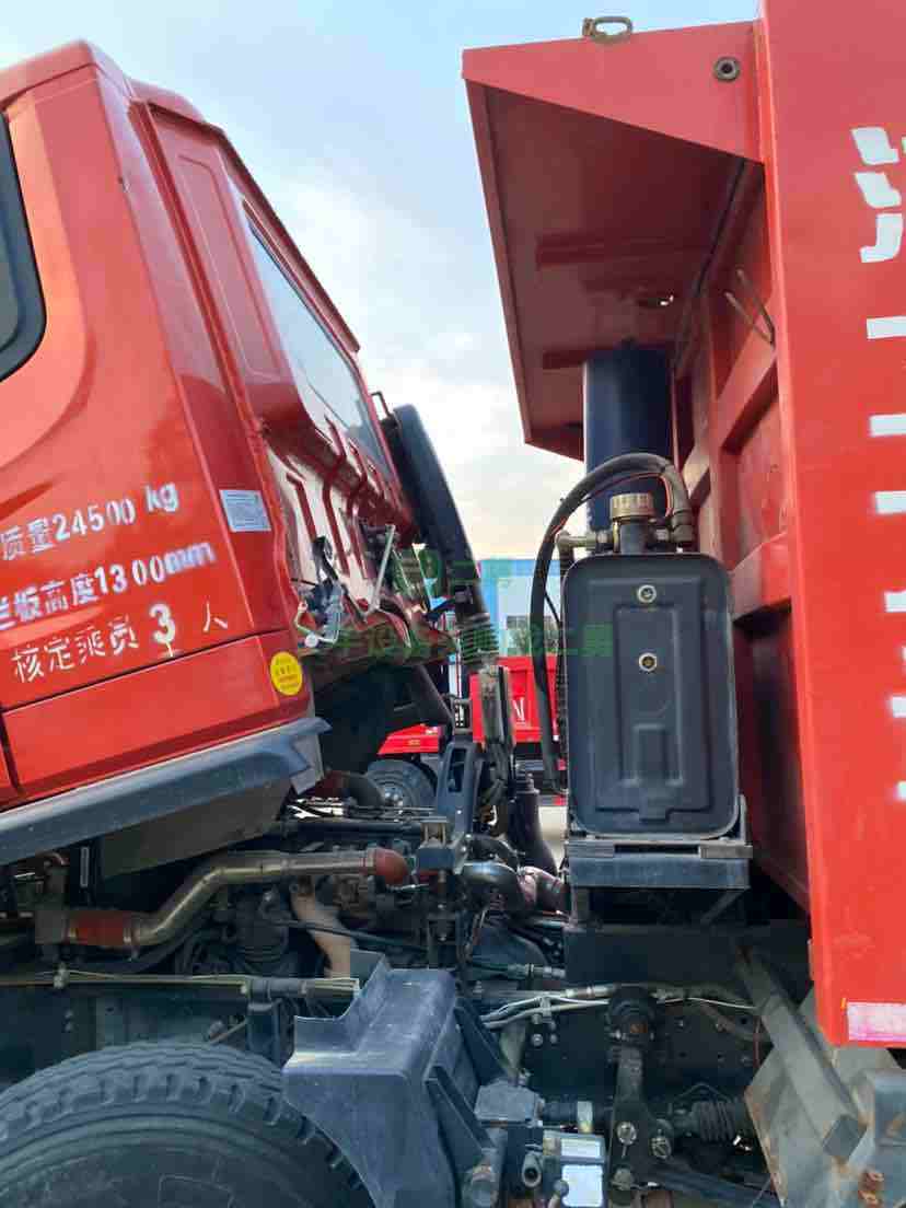 急售！湖北大運(yùn)風(fēng)度自卸車，4.8米大箱，六缸180馬力，457后橋，11.0輪胎，法士特10檔變速箱