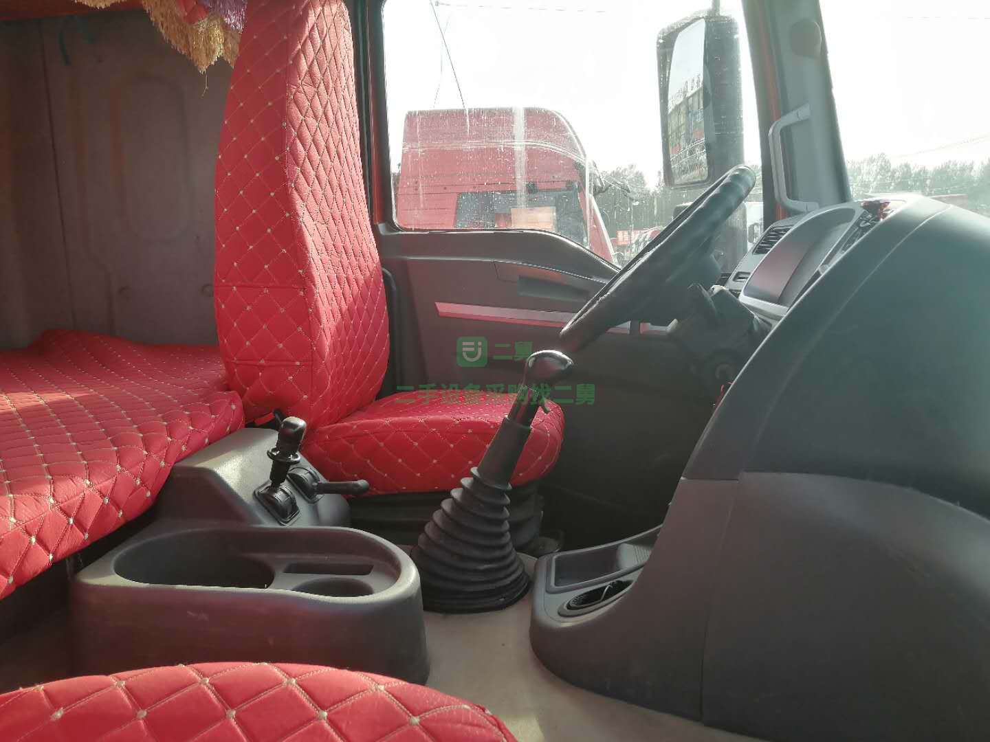 出售2017年6月份，德龍新M3000牽引車，國五排放，雙驅(qū)輕體