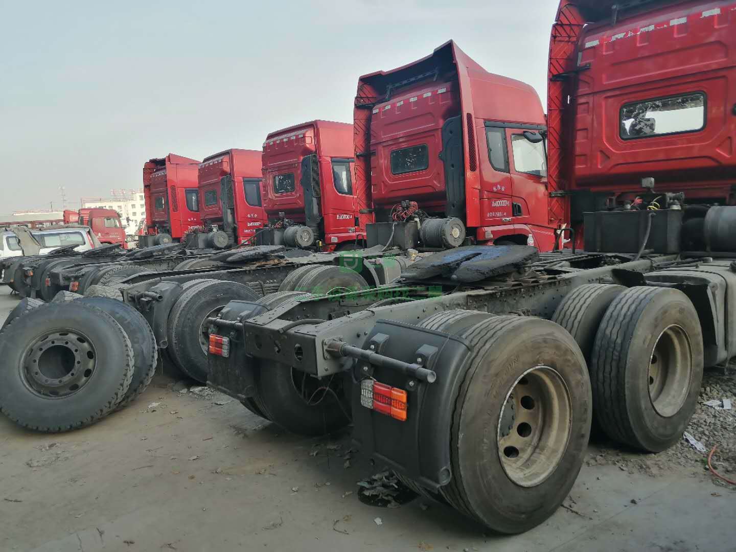 出售17年10月份，德龍X3000牽引車國五排放，雙驅(qū)輕體，430馬力