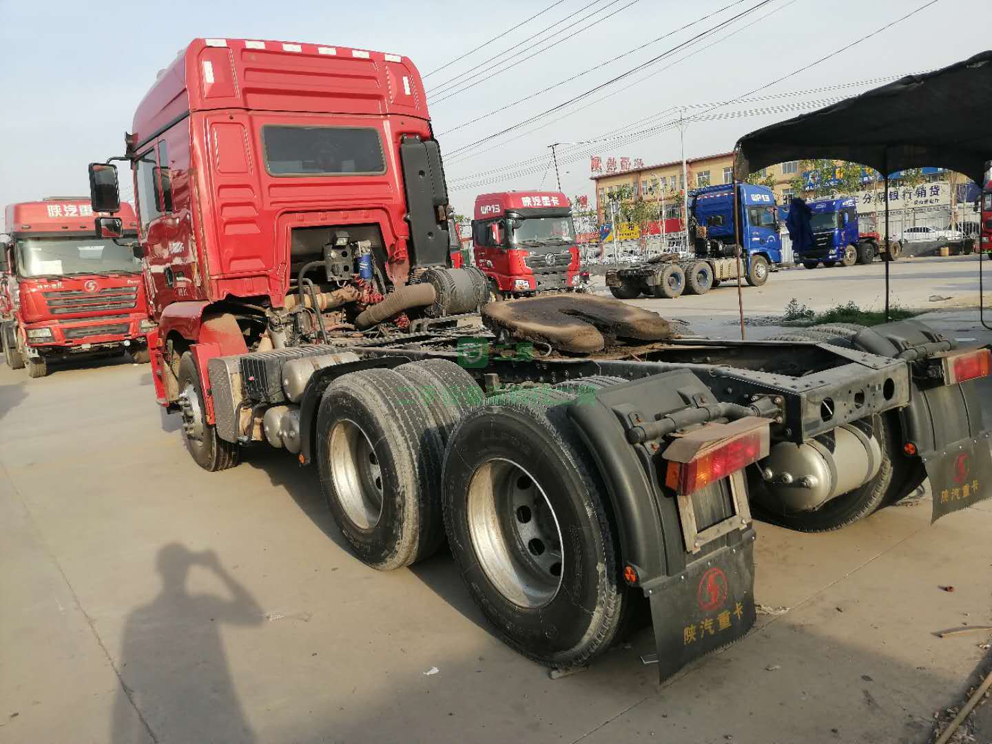 出售18年8月份德龍新M3000牽引車，國五排放，雙驅輕體，康機發動機，馬力440