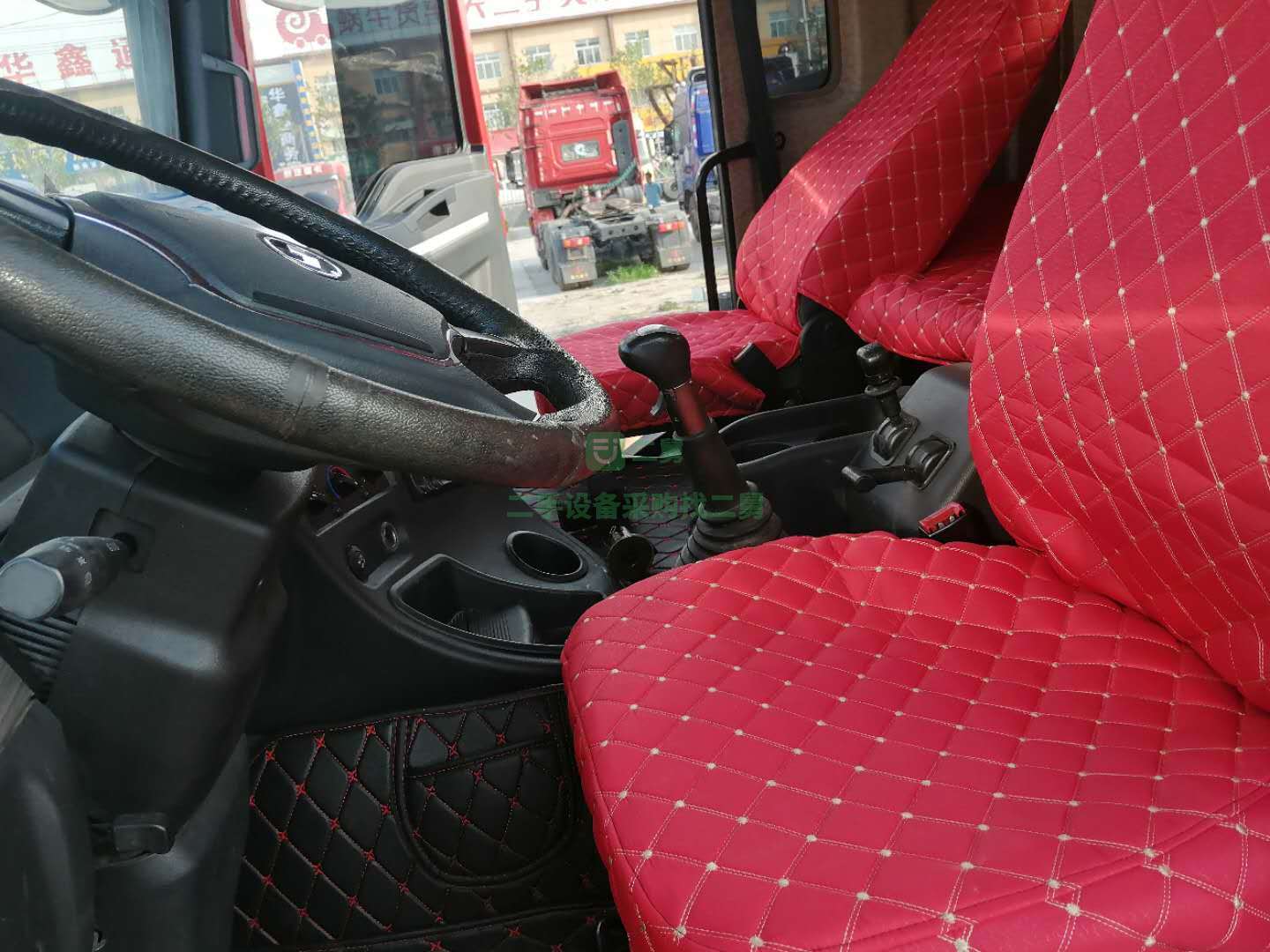 出售18年8月份德龍新M3000牽引車，國五排放，雙驅輕體，康機發動機，馬力440