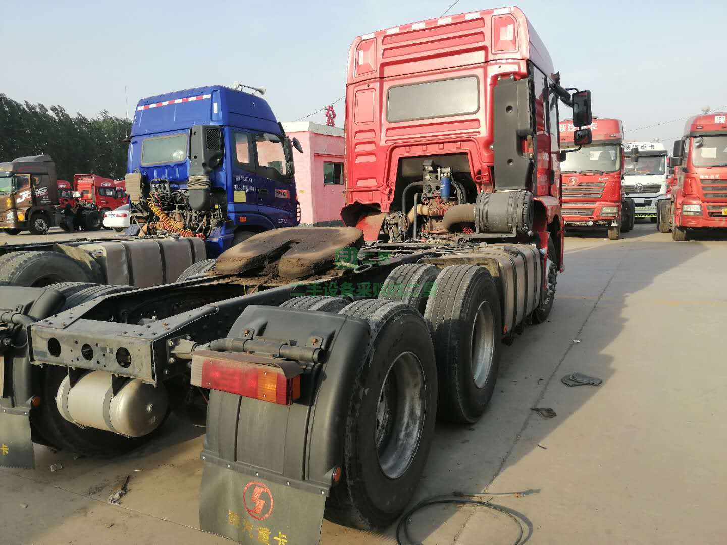 出售18年8月份德龍新M3000牽引車，國五排放，雙驅輕體，康機發動機，馬力440