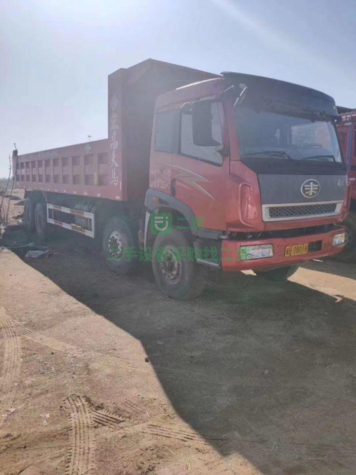 13年12月份解放8米6大箱土方車。車況精品，奔馳橋濰柴發動機