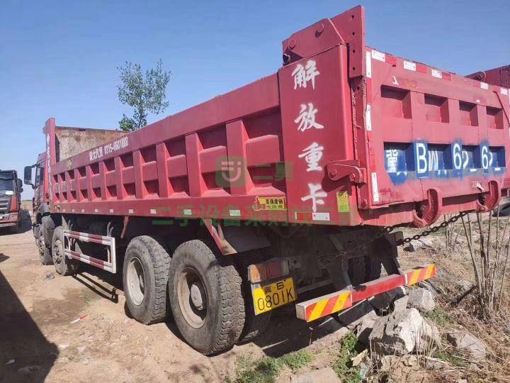 13年12月份解放8米6大箱土方車。車況精品，奔馳橋濰柴發動機