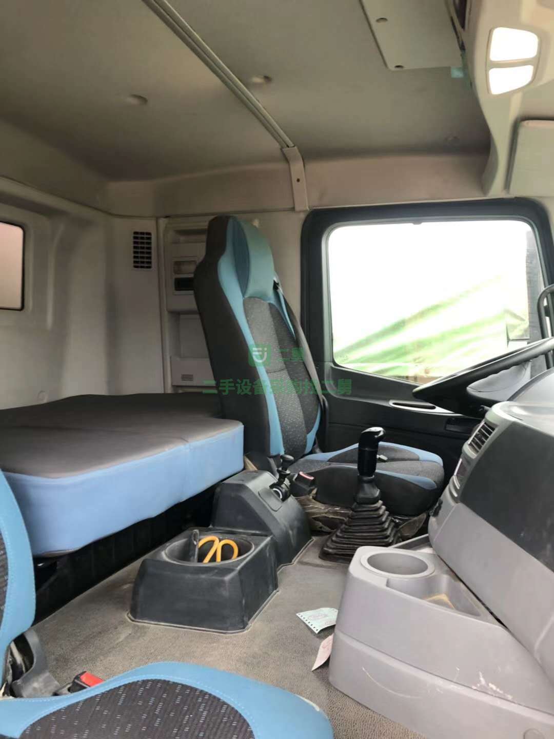 出售17年德龍自卸車(chē)，大箱8米6，燒天然氣車(chē)