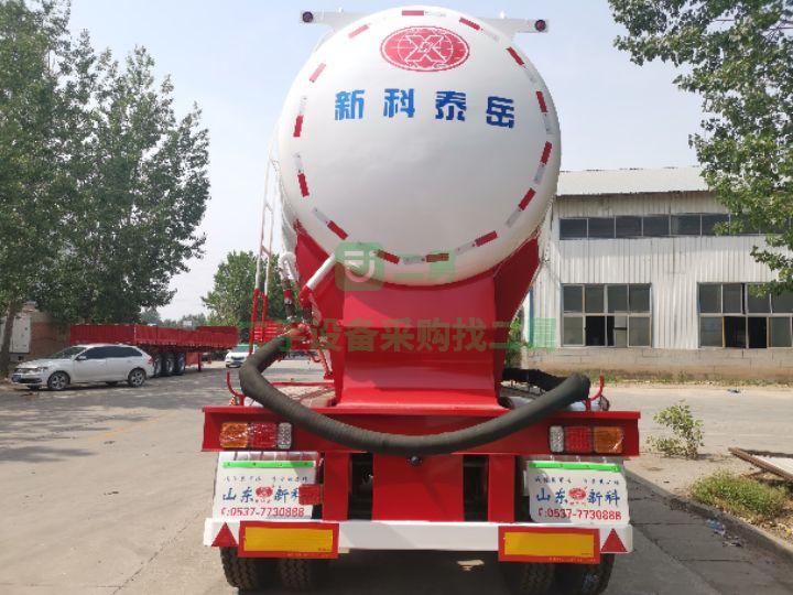 出售二手的九成新的新科泰岳散裝水泥下灰半掛車