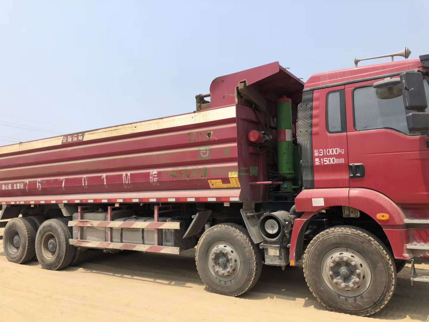 出售17年德龍自卸車(chē)，大箱8米6，燒天然氣車(chē)