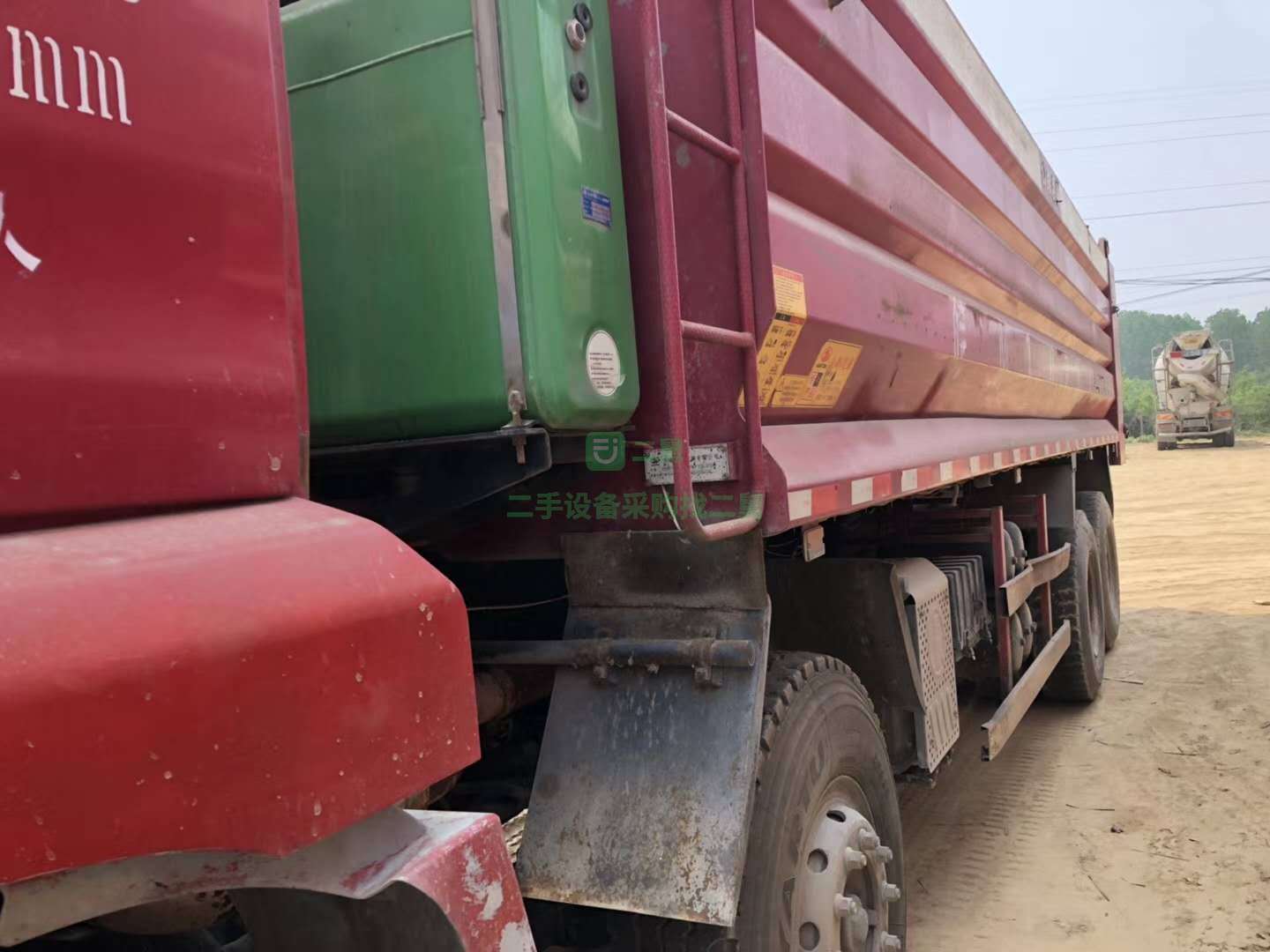 出售17年德龍自卸車(chē)，大箱8米6，燒天然氣車(chē)