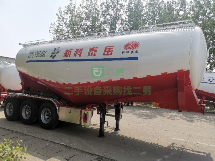 出售二手的九成新的新科泰岳散裝水泥下灰半掛車