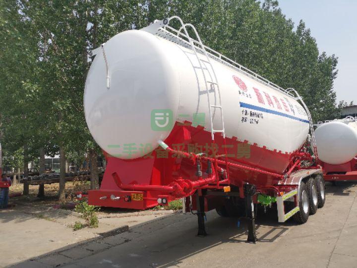 出售二手的九成新的新科泰岳散裝水泥下灰半掛車