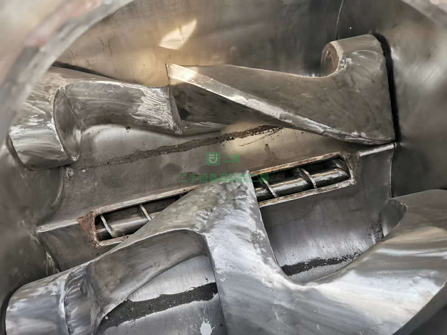 出售一臺500L螺桿出料捏合機  安裝未用